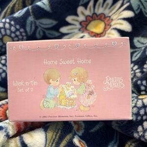 🕯️NEW- Precious Moments Pink and Green Wick-a-Tin🕯️